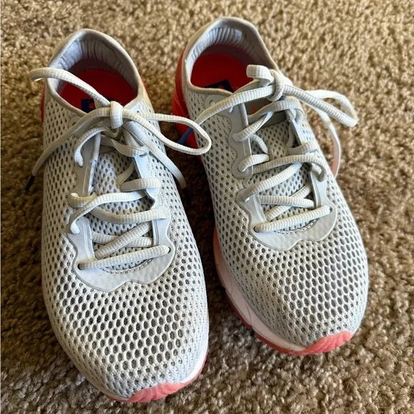 Under Armour Kids Sneakers in White and Red - Picture 6 of 8